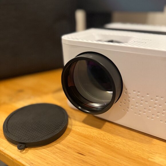 JIFAR 4K Projector ORIGINAL BOX, CARRYING CASE, and ALL Cables - Picture 8 of 13